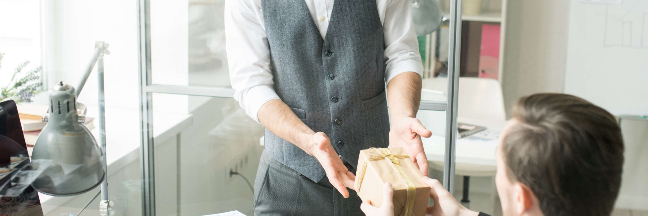 quà tặng chia tay đồng nghiệp